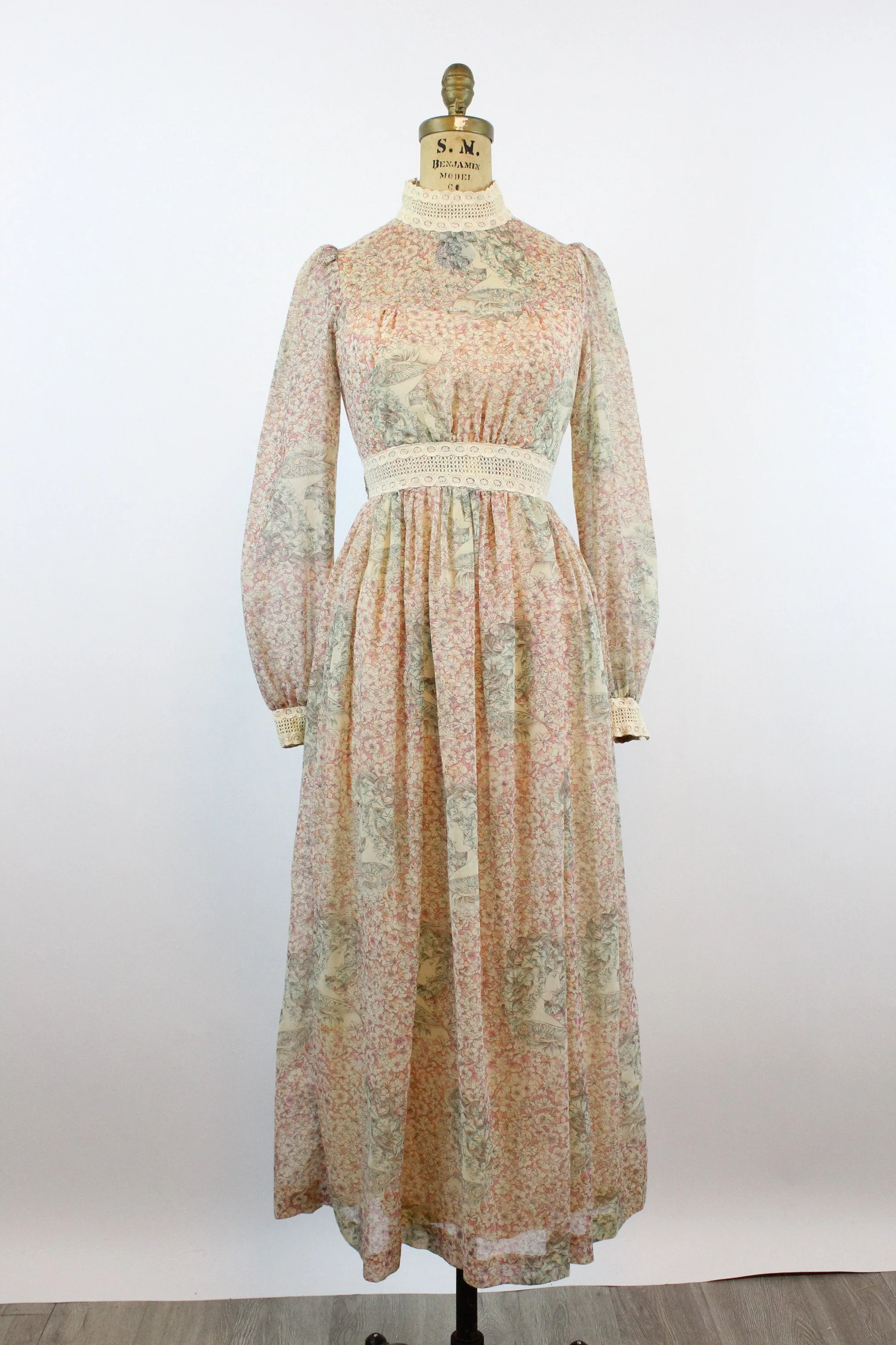 1970s WOMAN print art nouveau puffed sleeve dress xxs | new fall