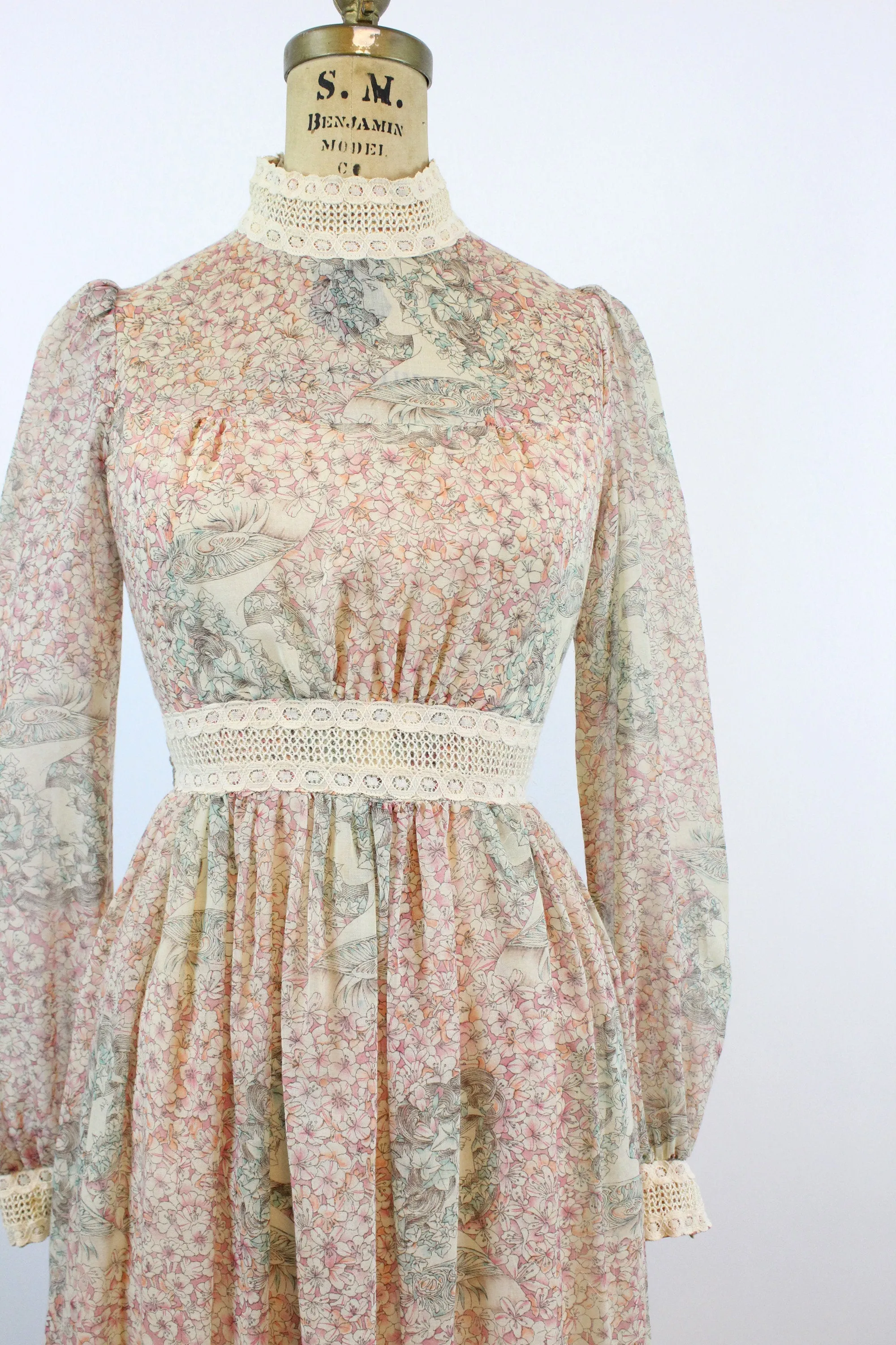 1970s WOMAN print art nouveau puffed sleeve dress xxs | new fall