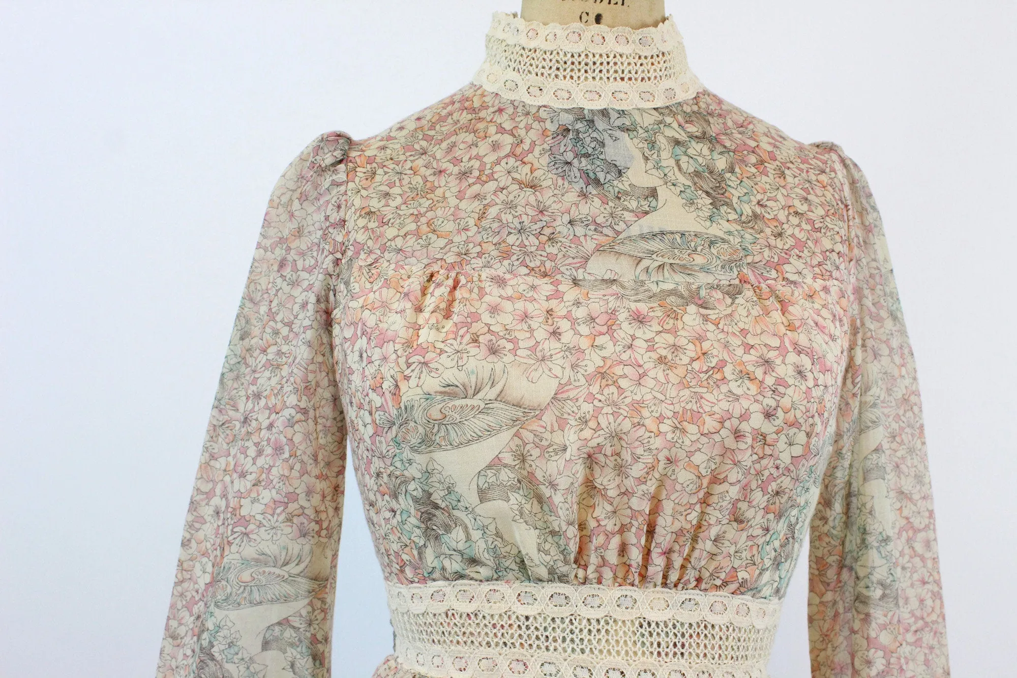 1970s WOMAN print art nouveau puffed sleeve dress xxs | new fall
