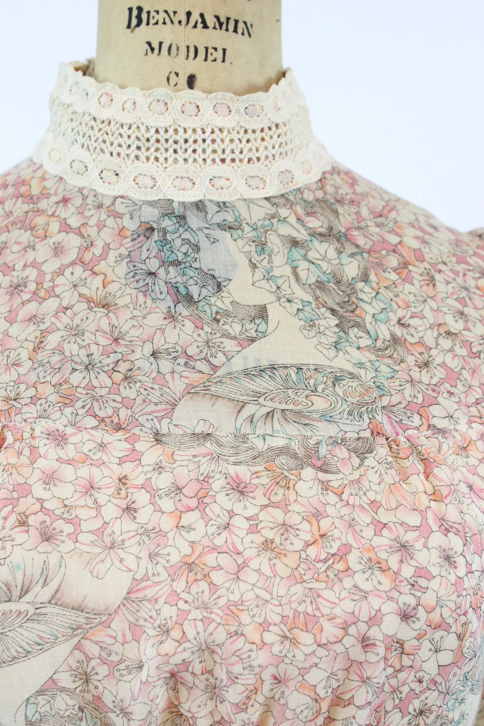 1970s WOMAN print art nouveau puffed sleeve dress xxs | new fall