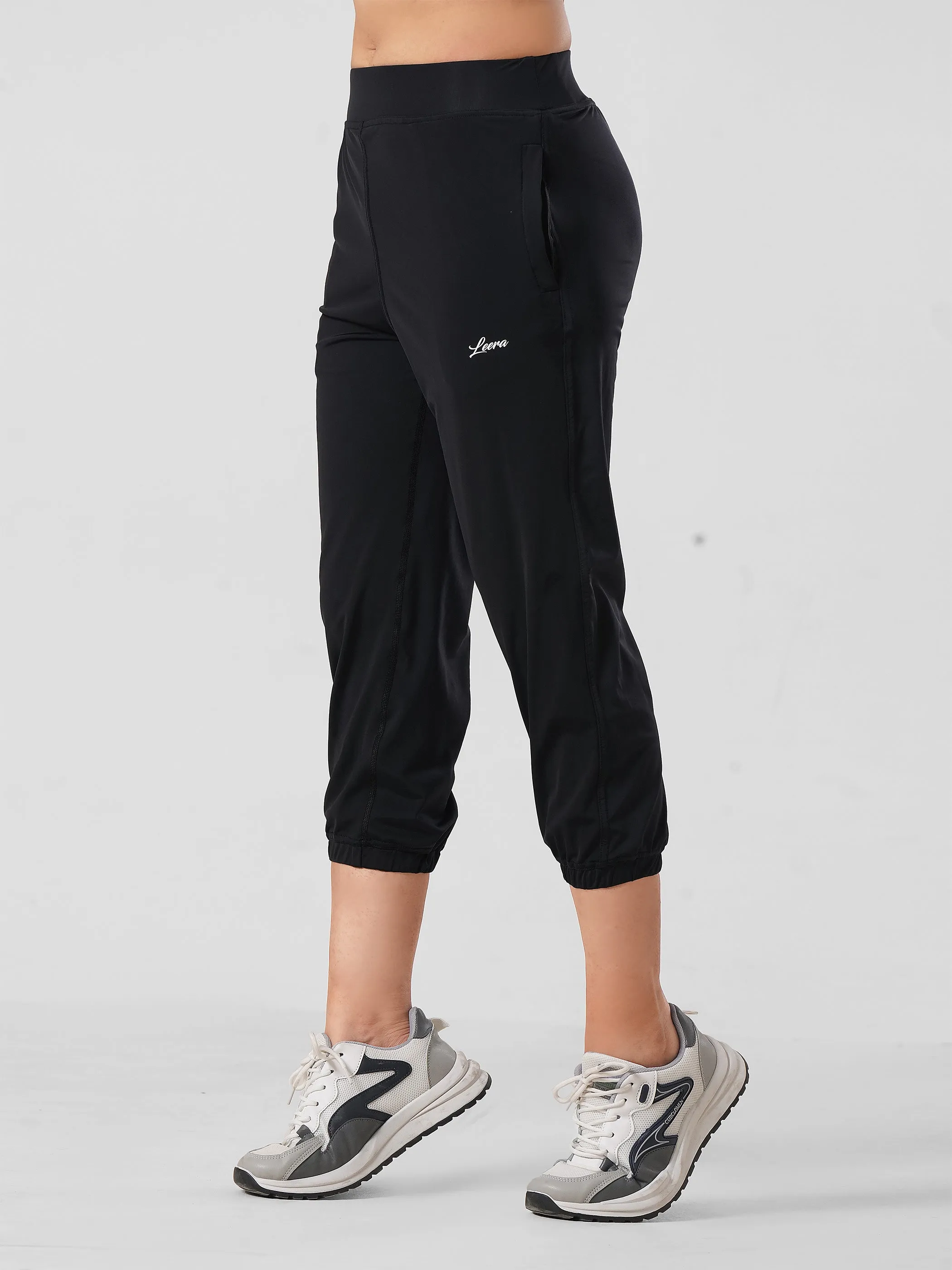 Adapted activewear in beige & black