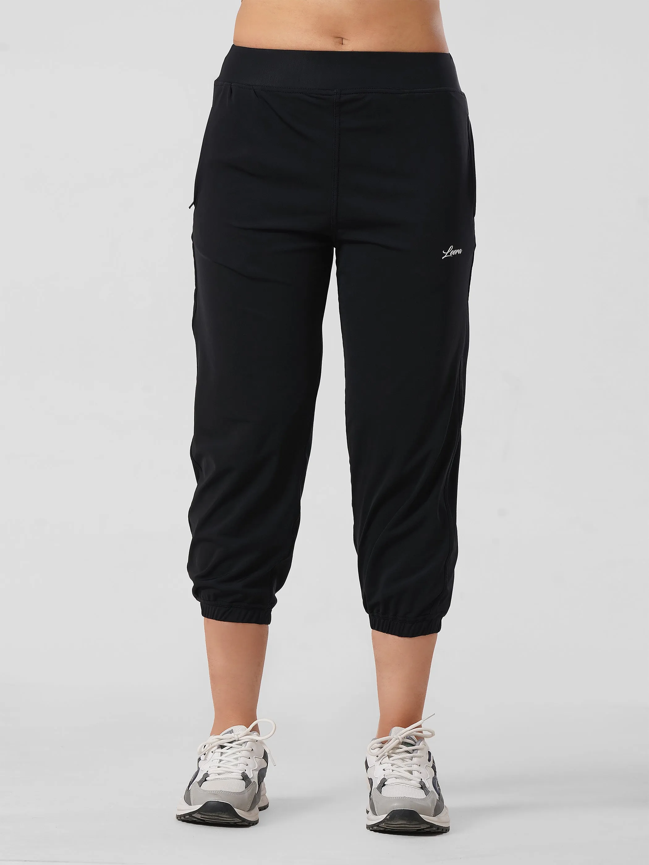Adapted activewear in beige & black
