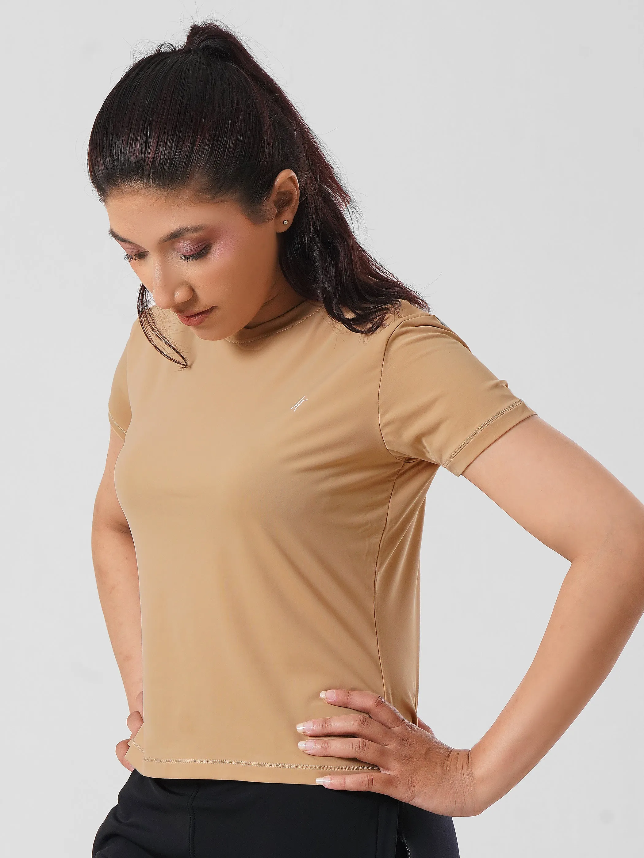Adapted activewear in beige & black