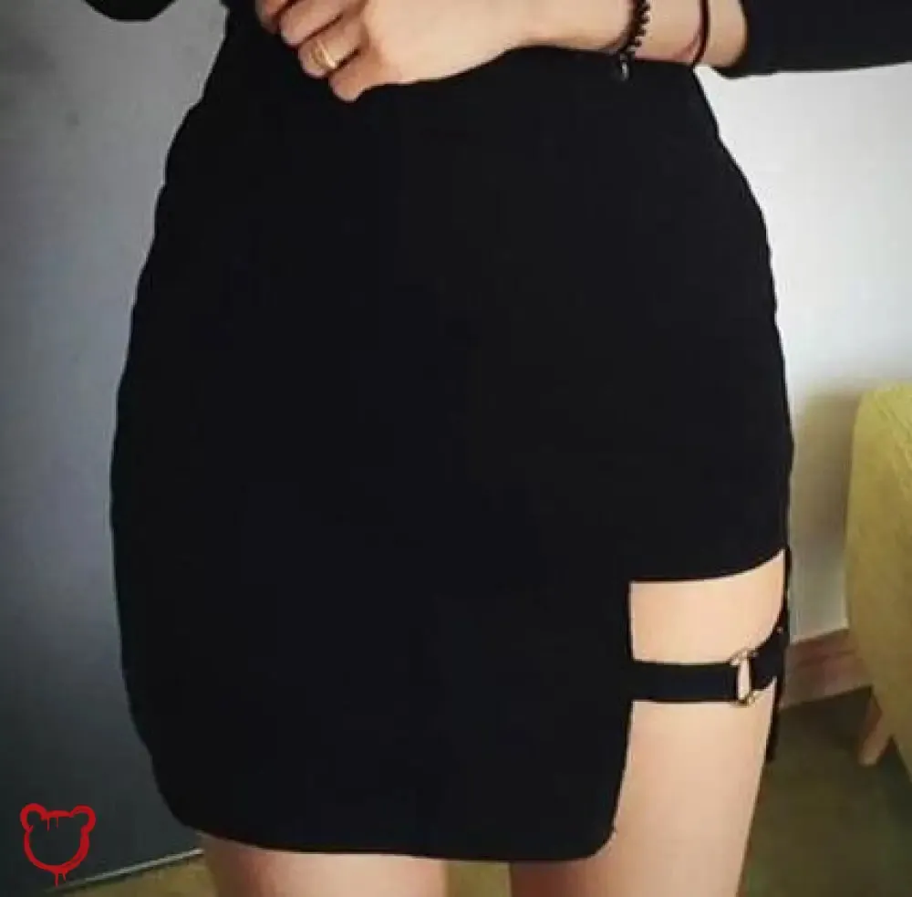 Black O-ring cut skirt