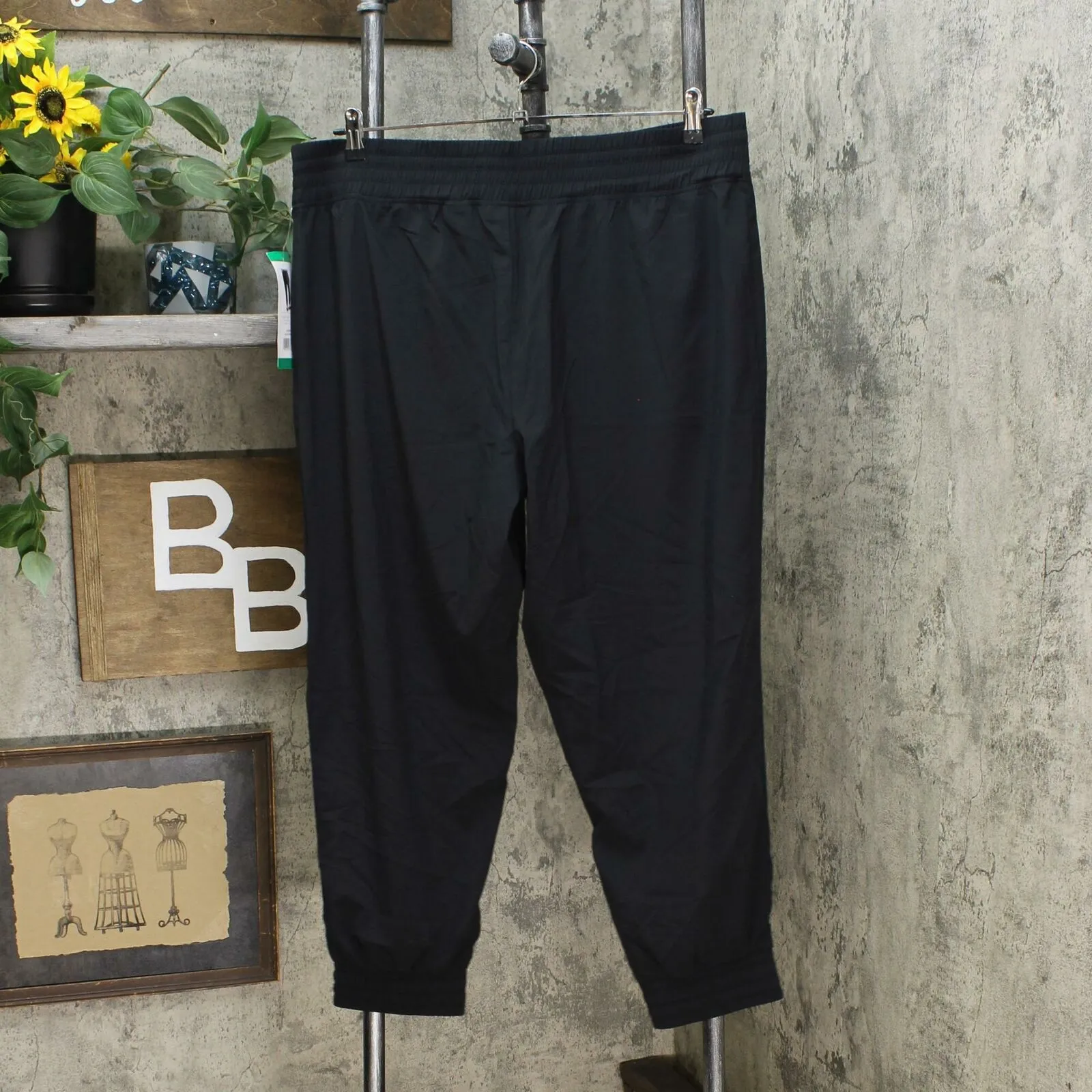 Danskin Women's Woven Jogger Pants With Zipper Pockets