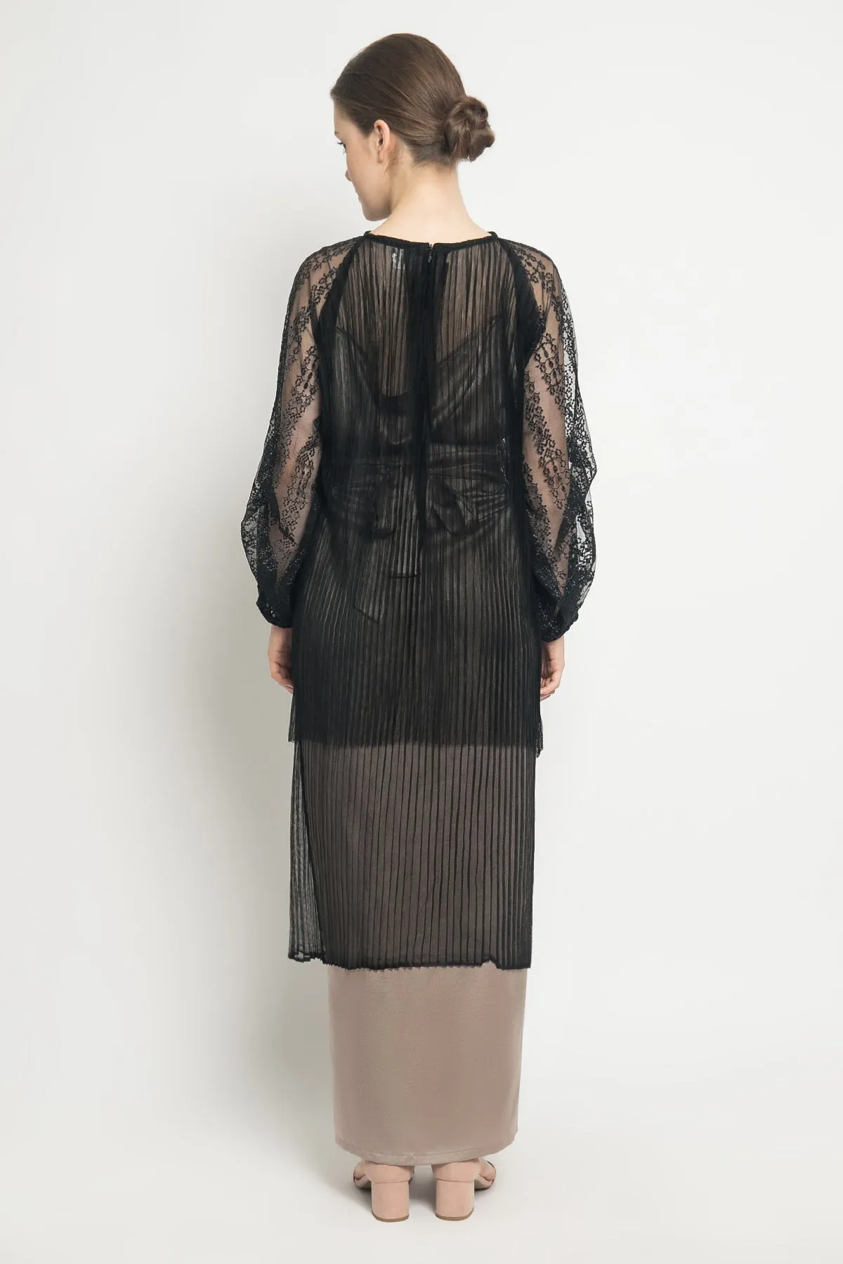 Elly Pleated Back top in Black