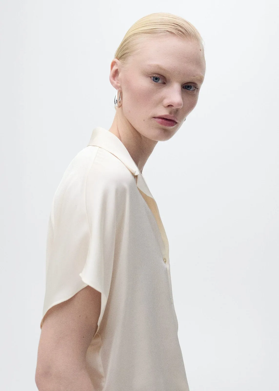 Short-sleeved satin shirt - Beige