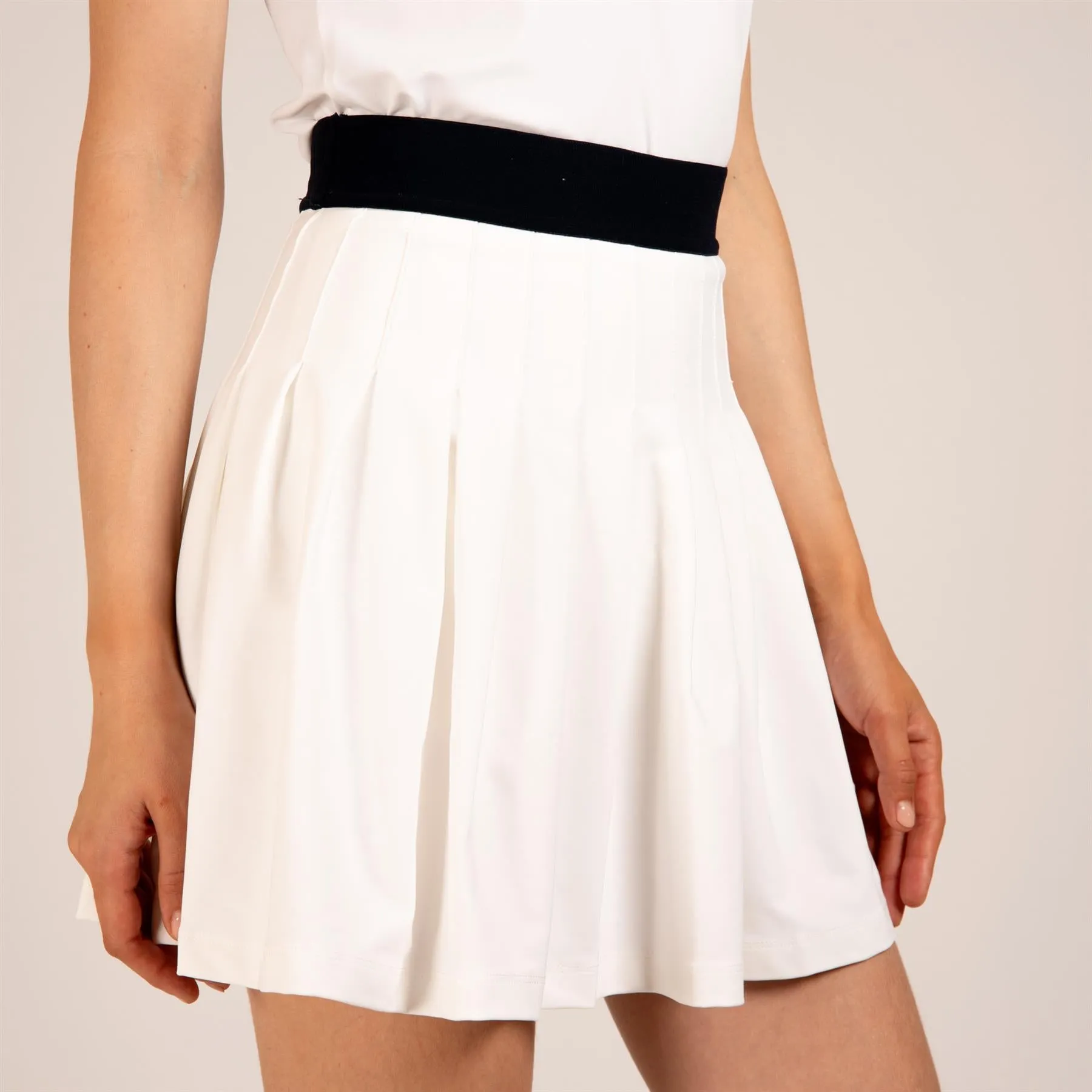 The 5 Star Loosely Pleated Skort White
