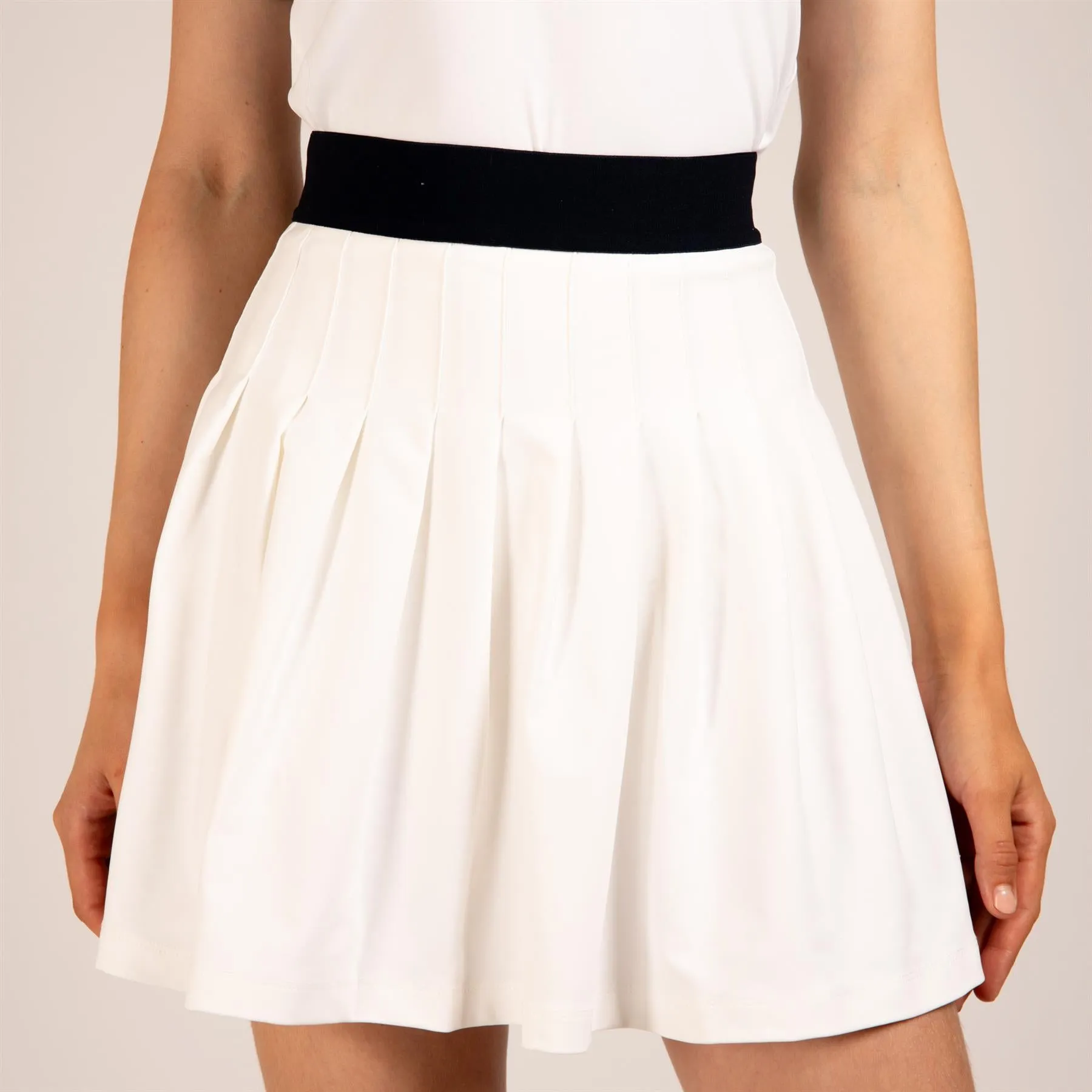 The 5 Star Loosely Pleated Skort White