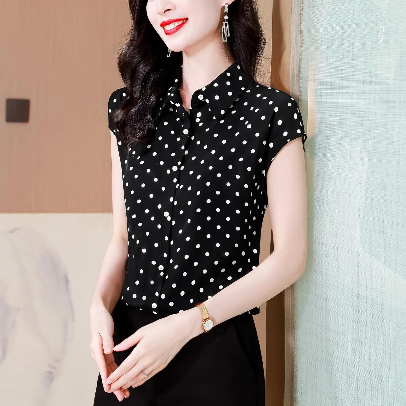 Women's Classic Vintage Blouse in Wrinkle-Resistant Dobby Satin