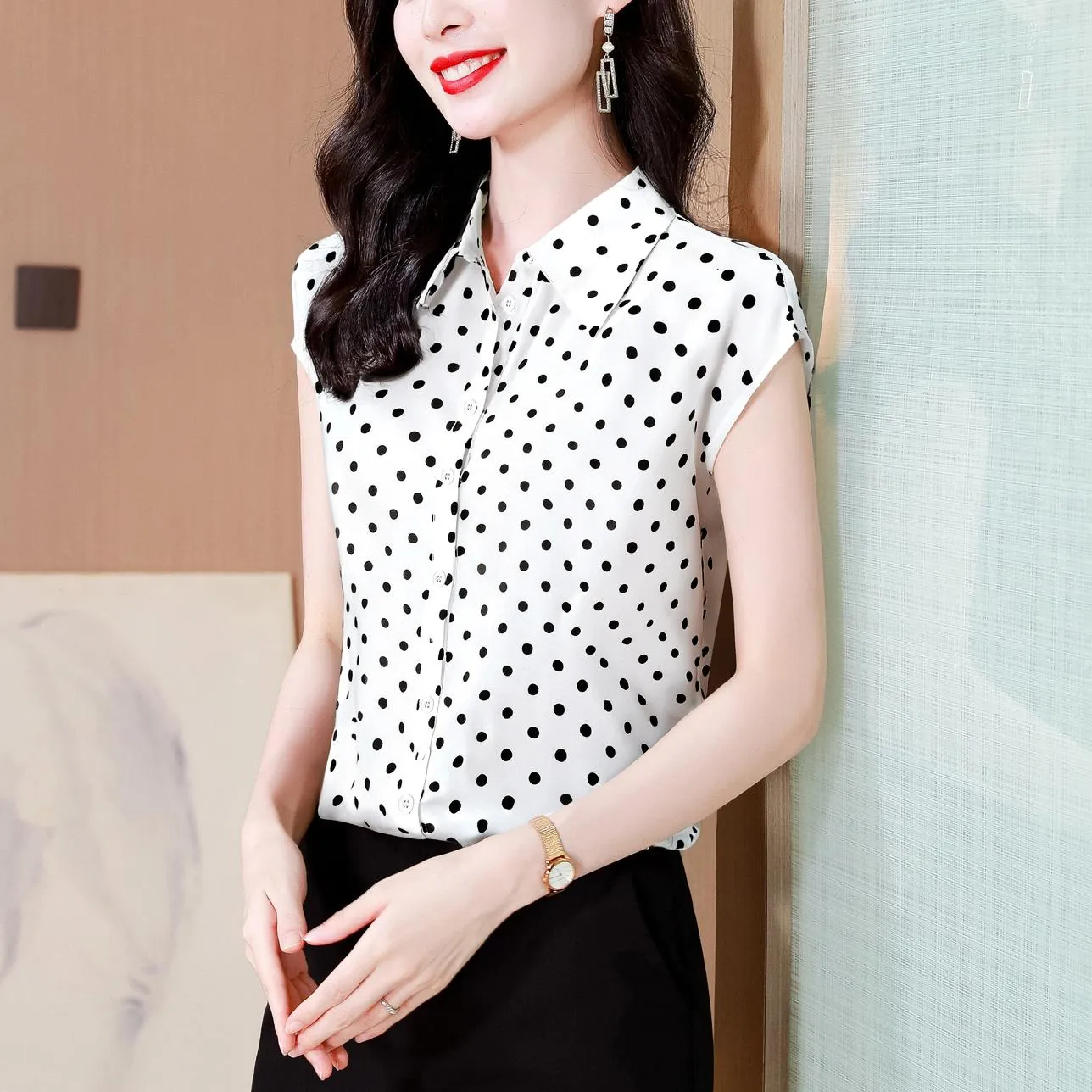 Women's Classic Vintage Blouse in Wrinkle-Resistant Dobby Satin