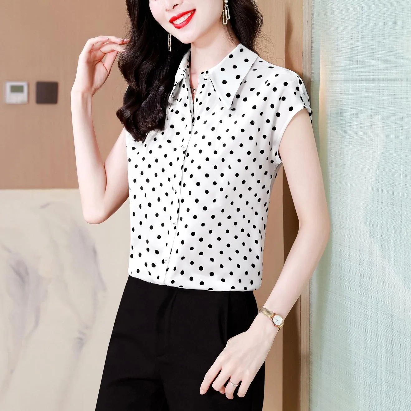 Women's Classic Vintage Blouse in Wrinkle-Resistant Dobby Satin