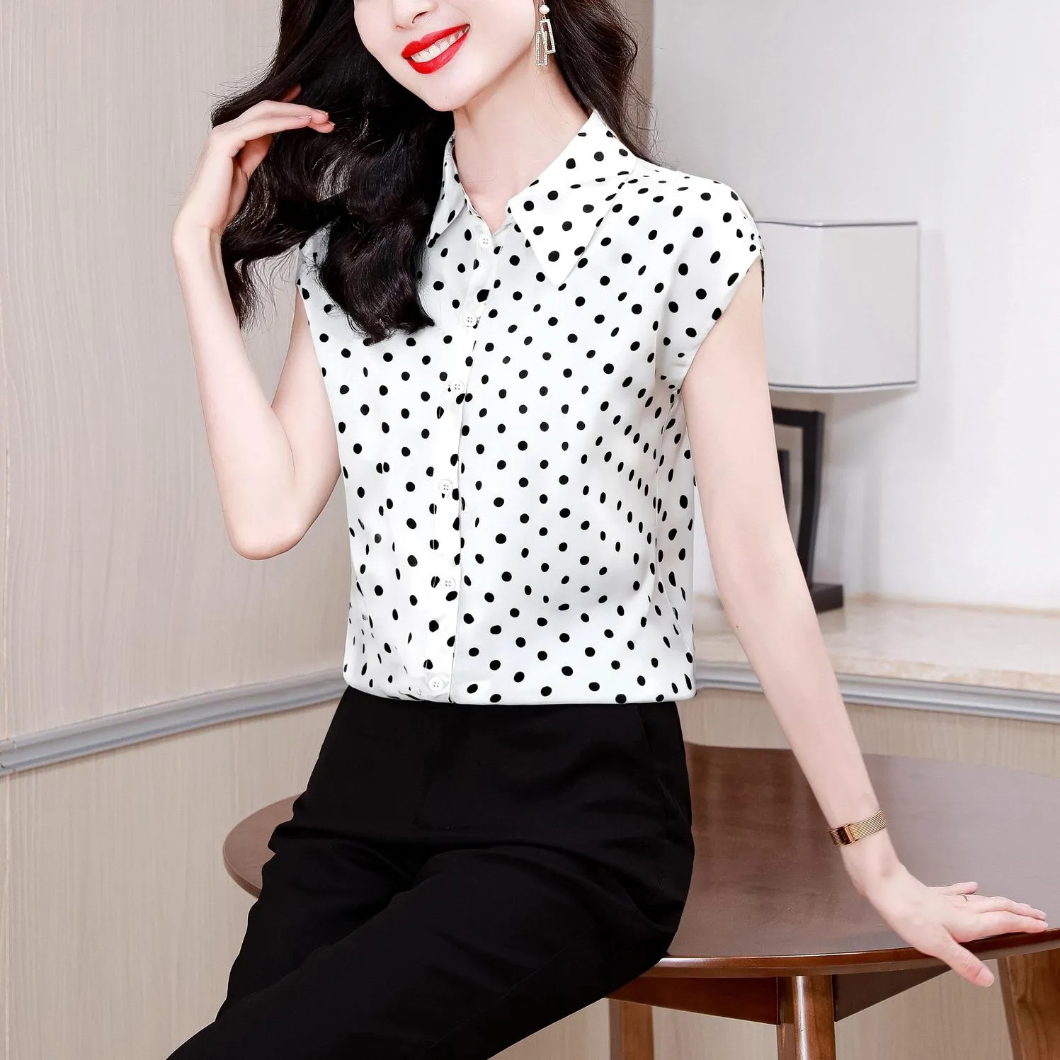 Women's Classic Vintage Blouse in Wrinkle-Resistant Dobby Satin