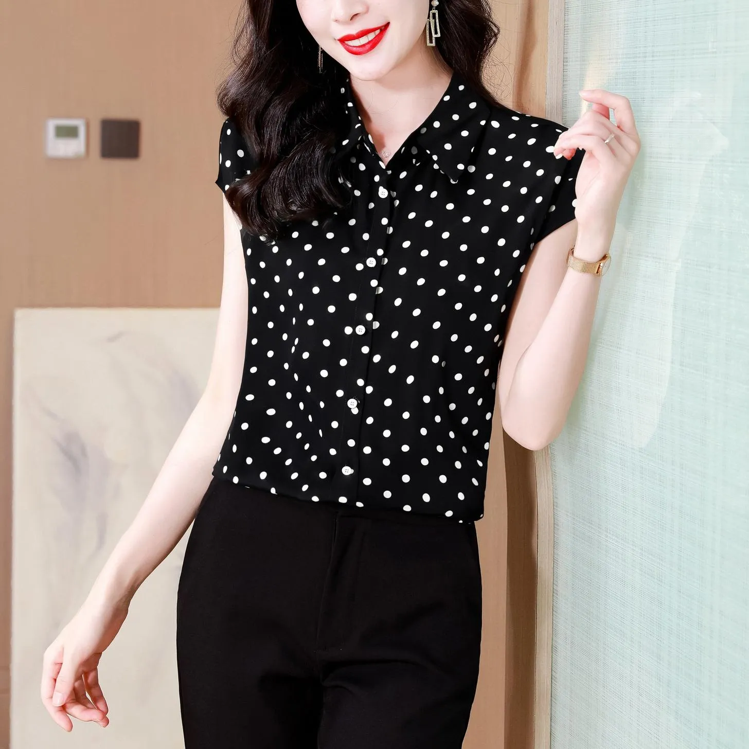 Women's Classic Vintage Blouse in Wrinkle-Resistant Dobby Satin