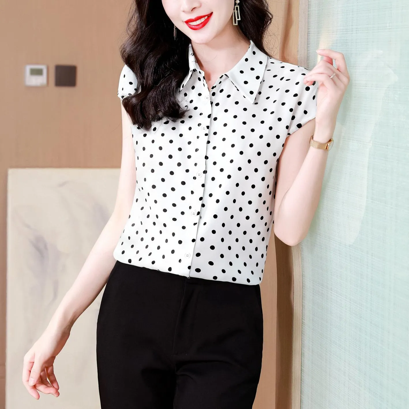 Women's Classic Vintage Blouse in Wrinkle-Resistant Dobby Satin