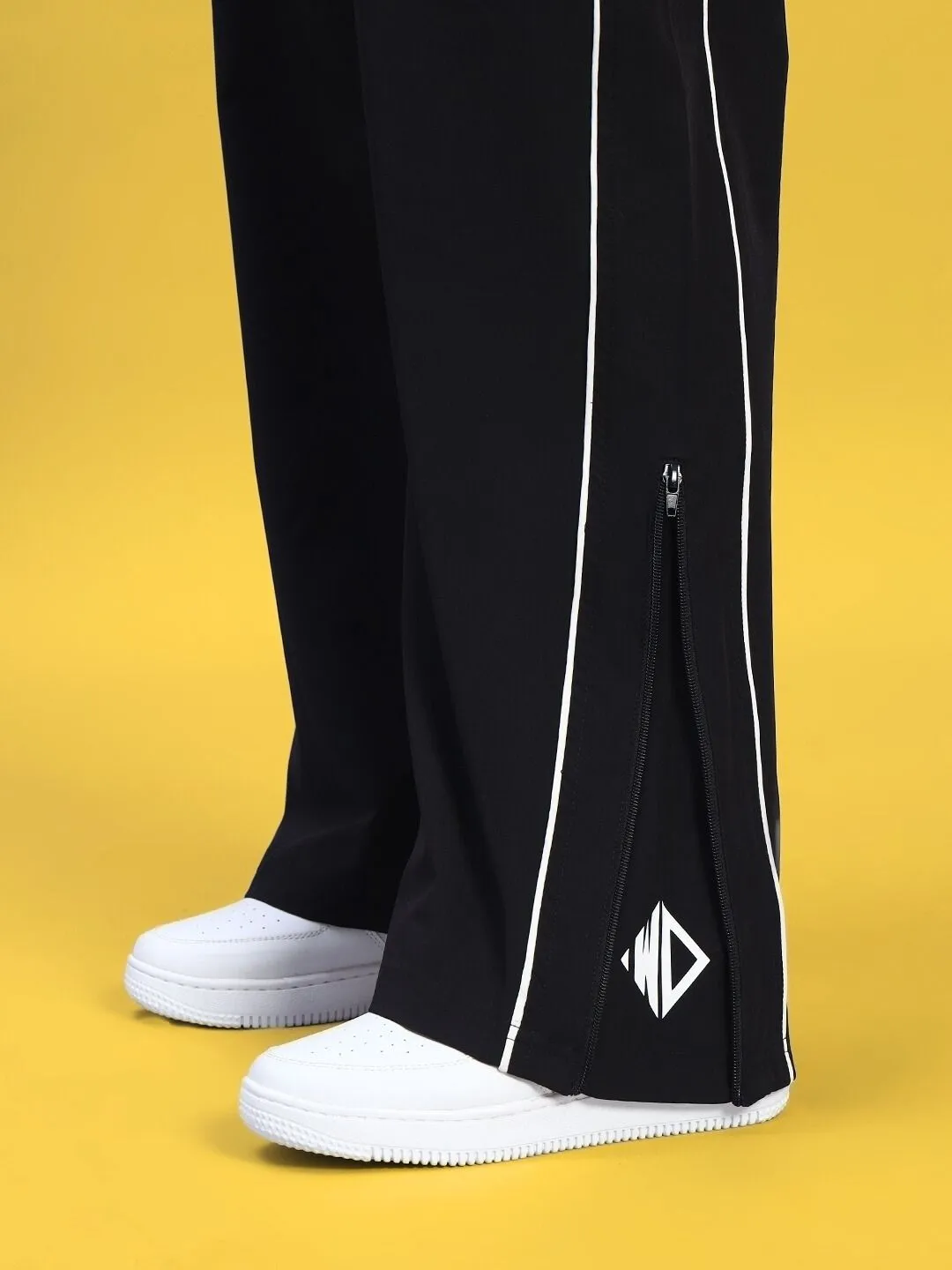 WOMEN'S RELIGHT RELAXED-FIT JOGGERS (BLACK)
